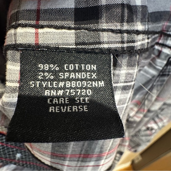 Buckle Black Athletic Fit Men's XL Long Sleeve Button Down Plaid Shirt Black Red - Picture 6 of 7